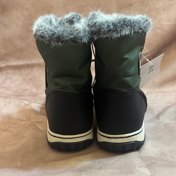 Eddie Bauer Women’s Winter Booties - Picture 3 of 4